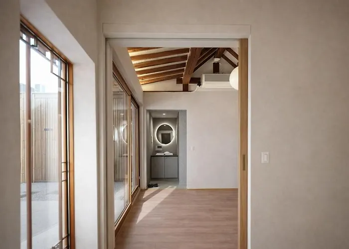 Hausda Insa Private Hanok Angukstation 1min 3r2b 4bed 9p Gyeongbokgung Yard Appartement *