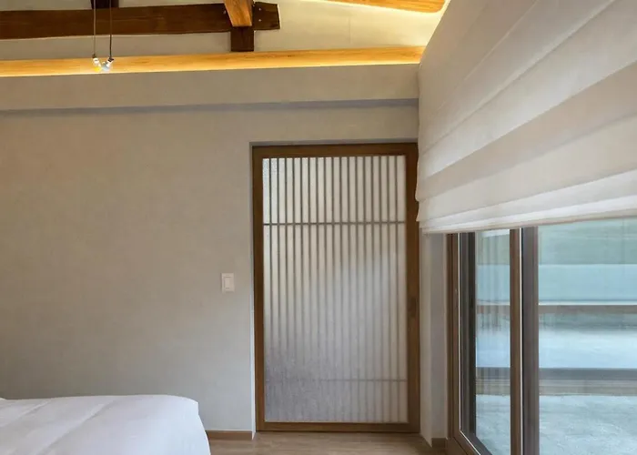 Hausda Insa Private Hanok Angukstation 1min 3r2b 4bed 9p Gyeongbokgung Yard Appartement