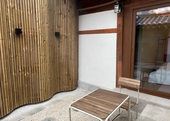 Hausda Insa Private Hanok Angukstation 1min 3r2b 4bed 9p Gyeongbokgung Yard * Seoel