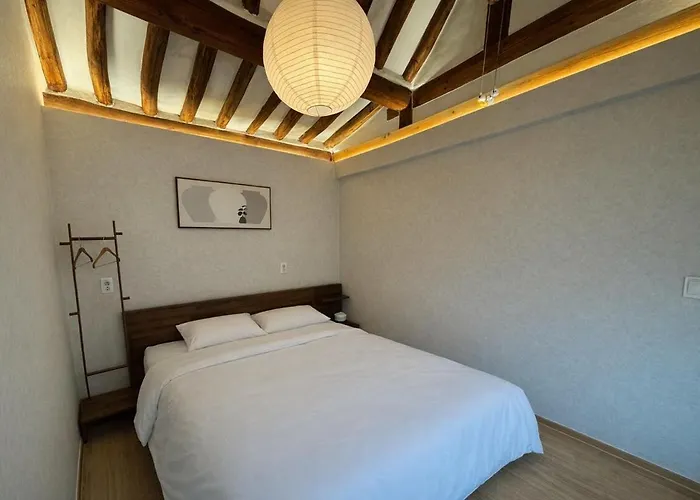 Hausda Insa Private Hanok Angukstation 1min 3r2b 4bed 9p Gyeongbokgung Yard