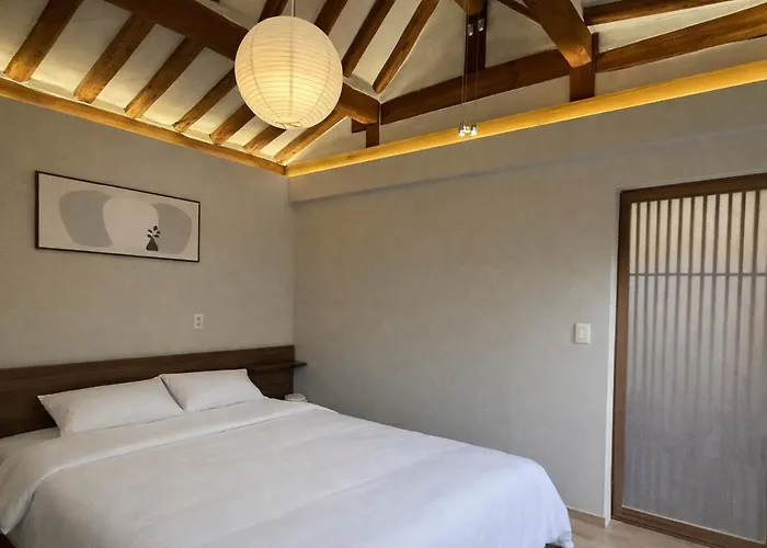 Hausda Insa Private Hanok Angukstation 1min 3r2b 4bed 9p Gyeongbokgung Yard Appartement *
