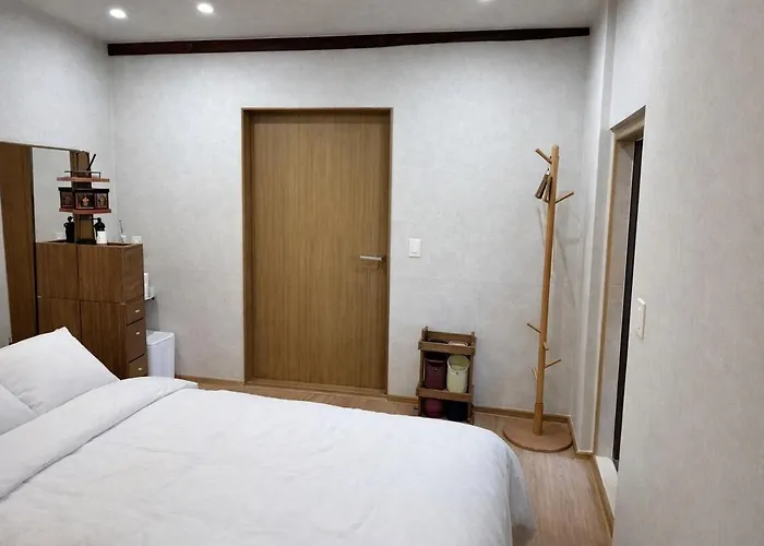 Hausda Insa Private Hanok Angukstation 1min 3r2b 4bed 9p Gyeongbokgung Yard Appartement