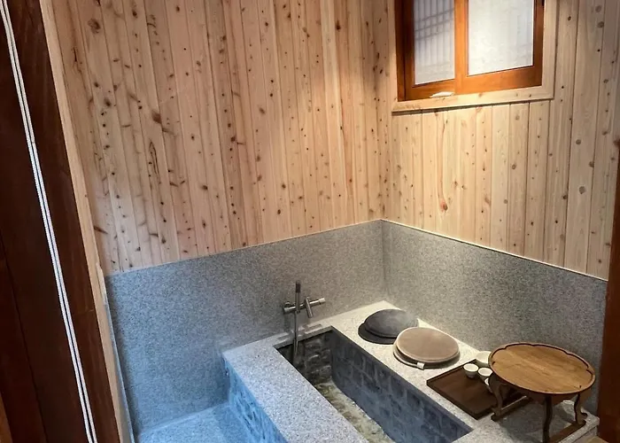 Hausda Insa Private Hanok Angukstation 1min 3r2b 4bed 9p Gyeongbokgung Yard Appartement Seoel
