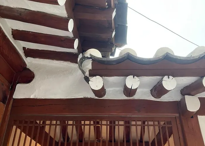 Hausda Insa Private Hanok Angukstation 1min 3r2b 4bed 9p Gyeongbokgung Yard * Seoel