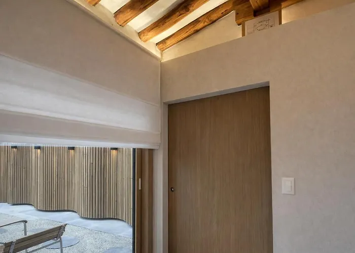 Hausda Insa Private Hanok Angukstation 1min 3r2b 4bed 9p Gyeongbokgung Yard