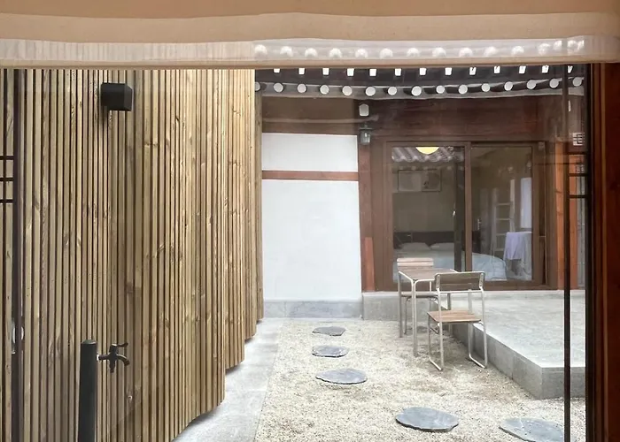 Hausda Insa Private Hanok Angukstation 1min 3r2b 4bed 9p Gyeongbokgung Yard Appartement *