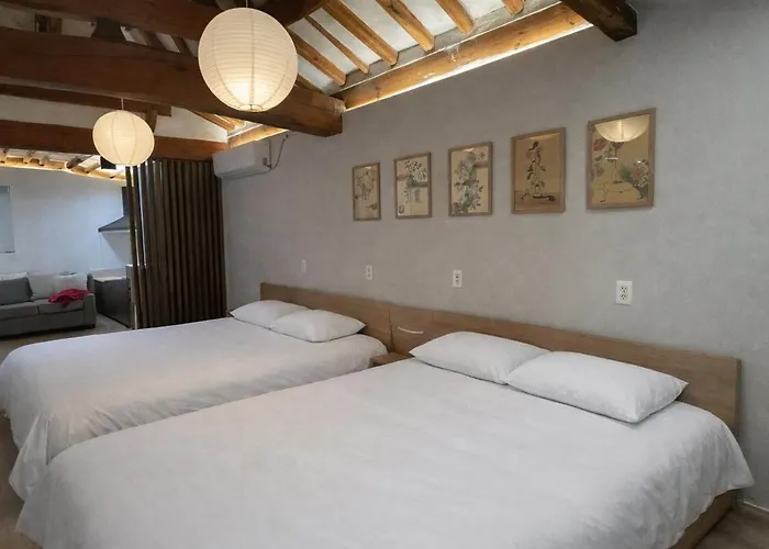 Hausda Insa Private Hanok Angukstation 1min 3r2b 4bed 9p Gyeongbokgung Yard Appartement *