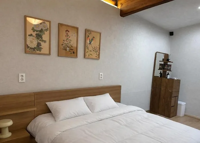 Hausda Insa Private Hanok Angukstation 1min 3r2b 4bed 9p Gyeongbokgung Yard Appartement