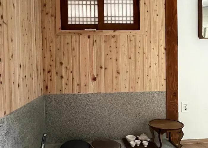 Hausda Insa Private Hanok Angukstation 1min 3r2b 4bed 9p Gyeongbokgung Yard Appartement *