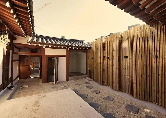Hausda Insa Private Hanok Angukstation 1min 3r2b 4bed 9p Gyeongbokgung Yard Appartement Seoel