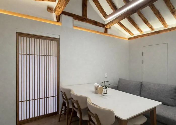 Hausda Insa Private Hanok Angukstation 1min 3r2b 4bed 9p Gyeongbokgung Yard Seoel