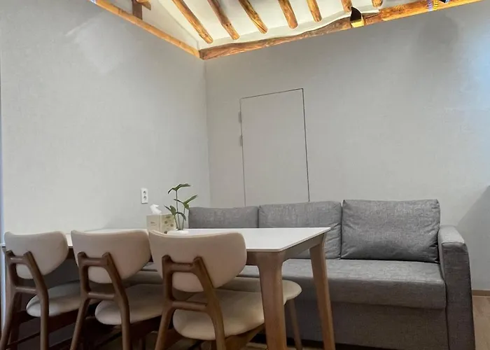 Appartement Hausda Insa Private Hanok Angukstation 1min 3r2b 4bed 9p Gyeongbokgung Yard